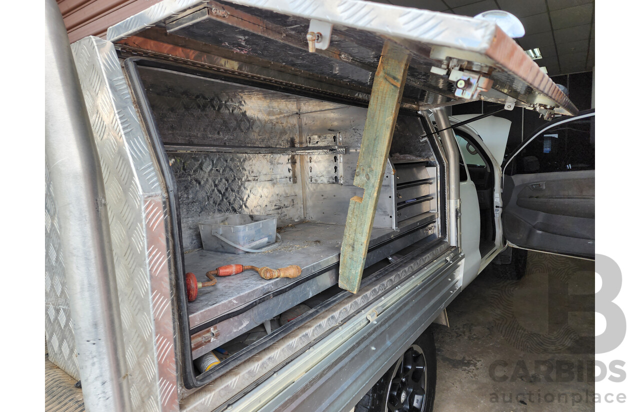 7/2005 Toyota Hilux SR (4x4) KUN26R X Cab C/Chas White 3.0L