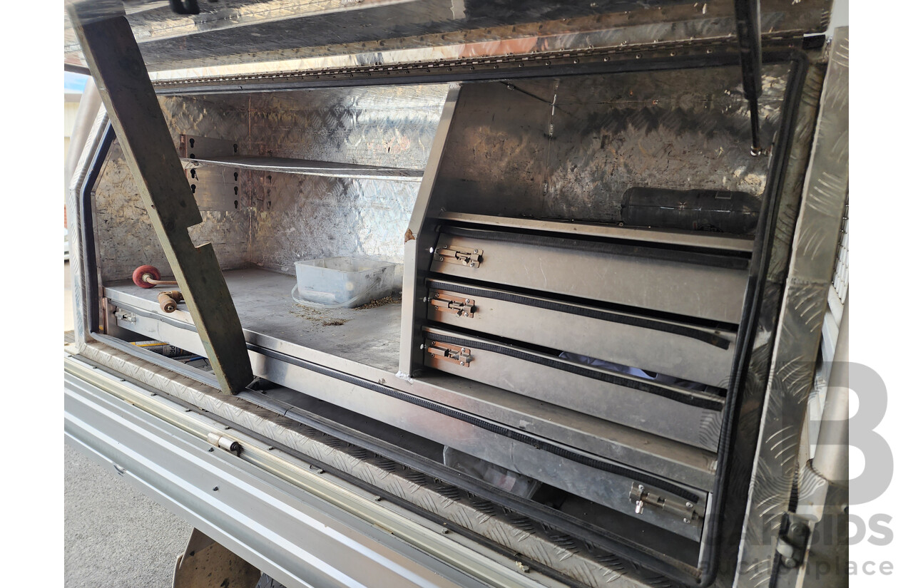 7/2005 Toyota Hilux SR (4x4) KUN26R X Cab C/Chas White 3.0L