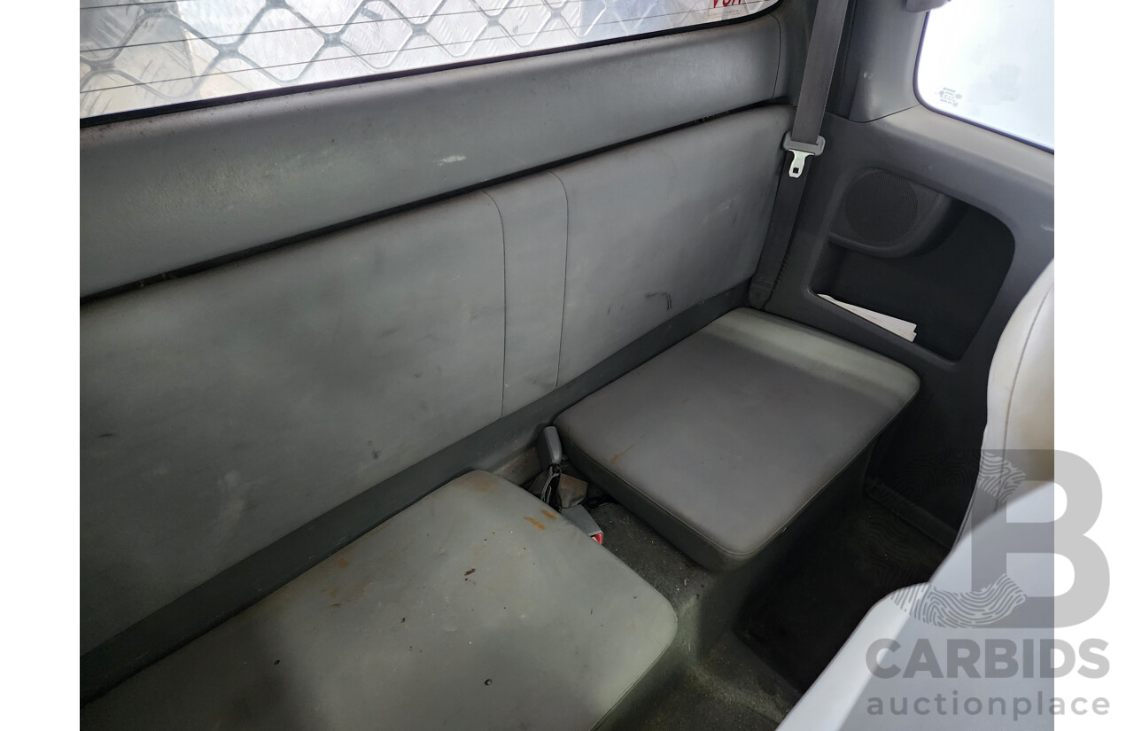 7/2005 Toyota Hilux SR (4x4) KUN26R X Cab C/Chas White 3.0L