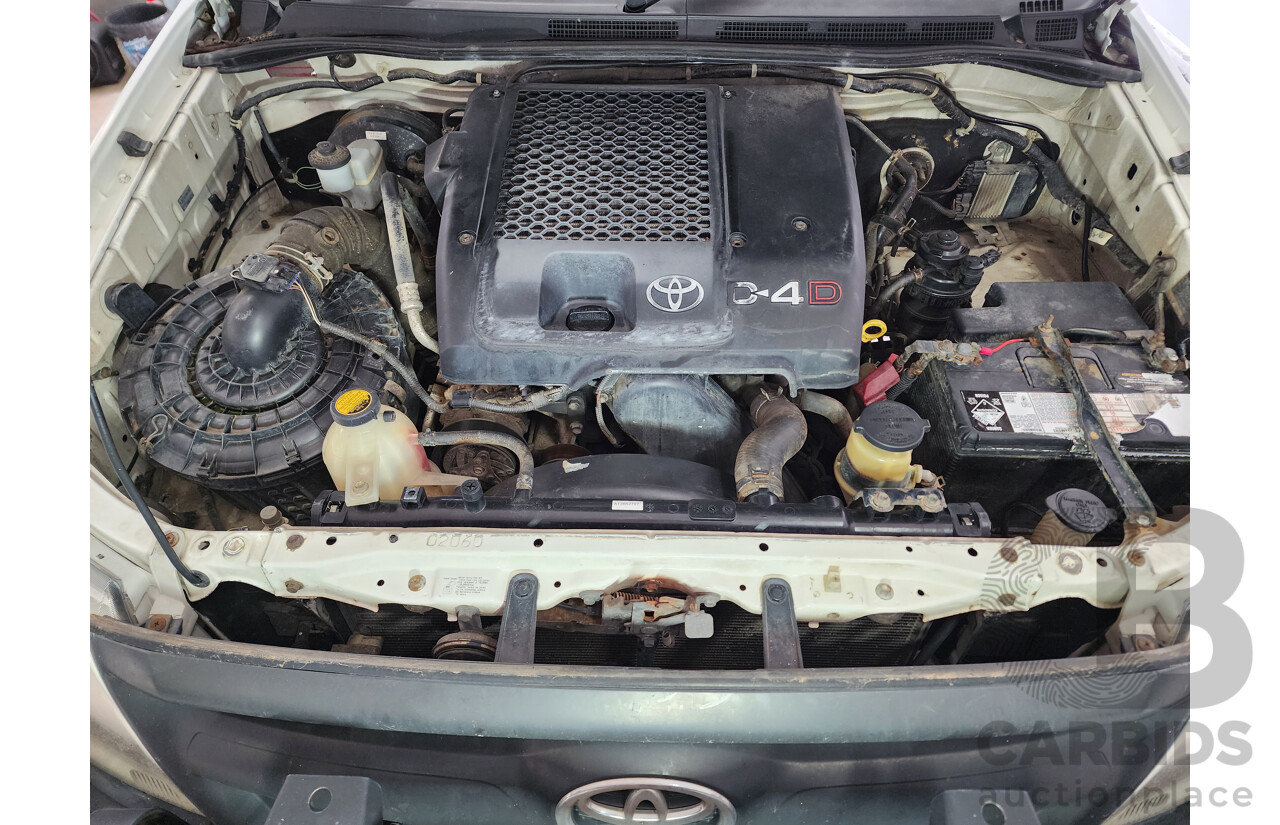 7/2005 Toyota Hilux SR (4x4) KUN26R X Cab C/Chas White 3.0L