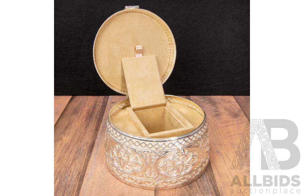 Omani Silver Dome-Form Jewellery Box with Presentation Case