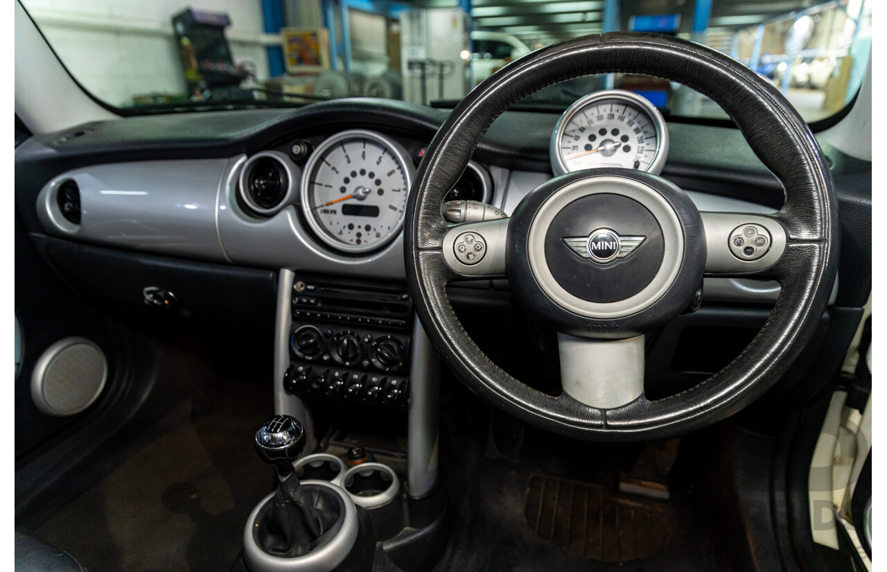 1/2005 Mini Cooper R50 2d Hatchback Pepper White 1.6L