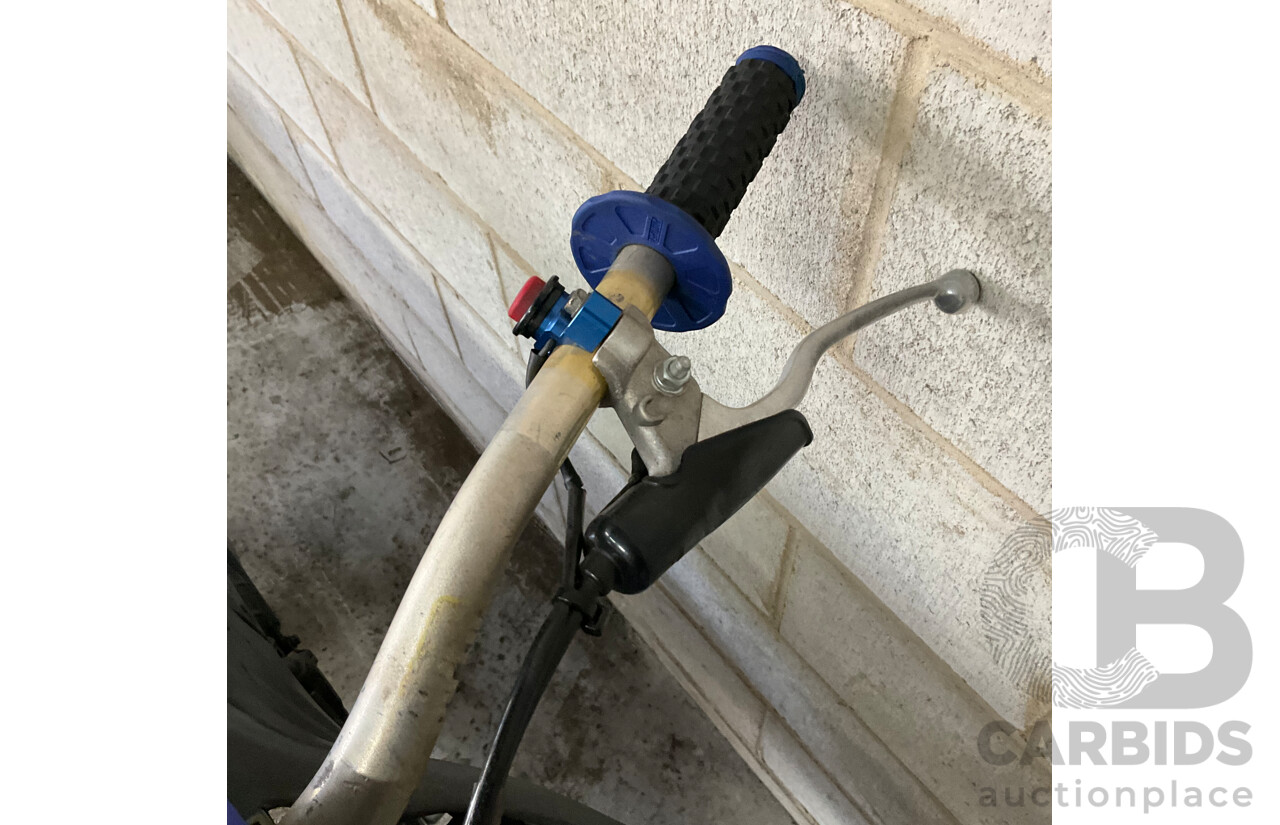 2001 Yamaha Dirt Bike