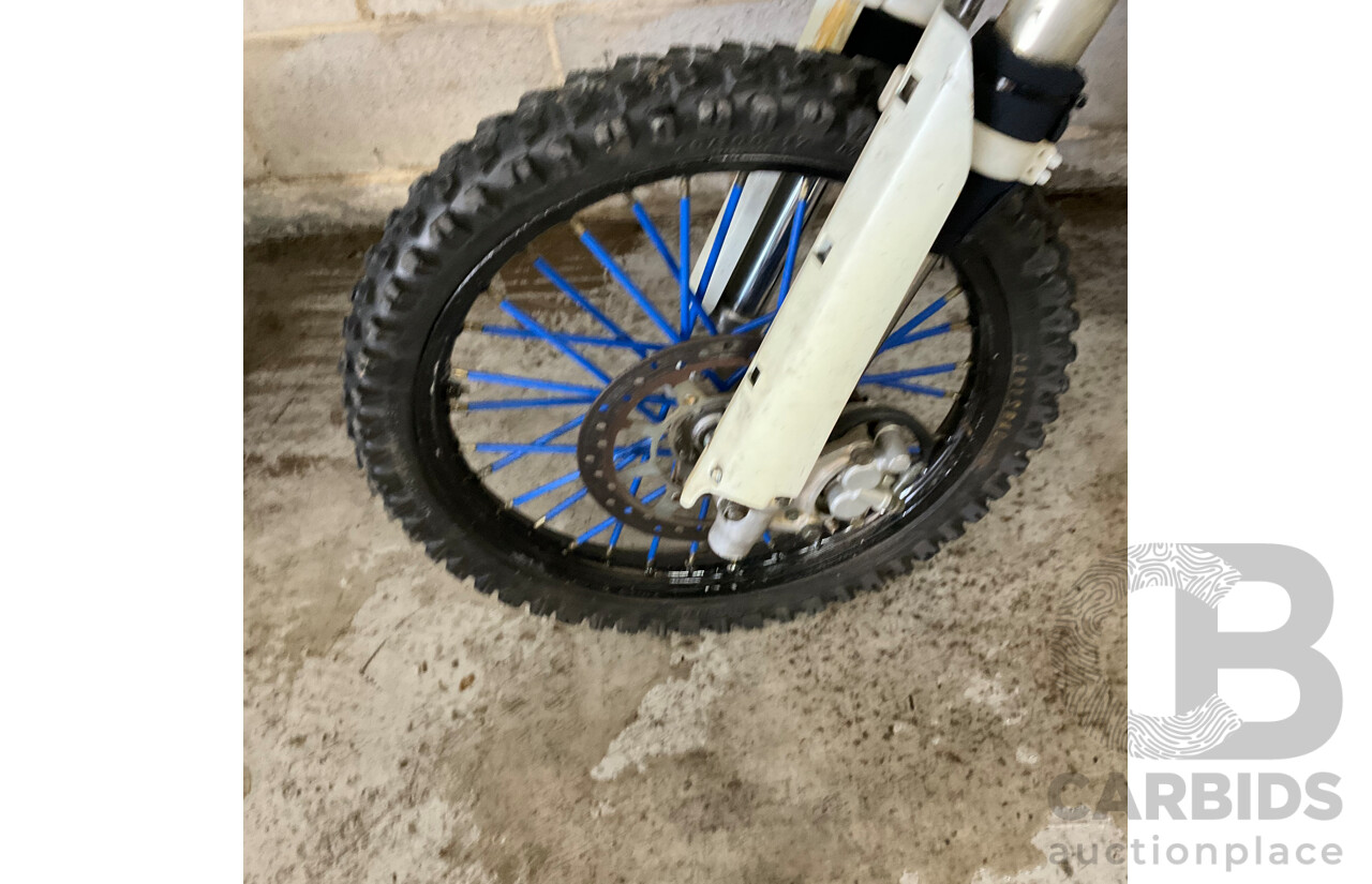 2001 Yamaha Dirt Bike