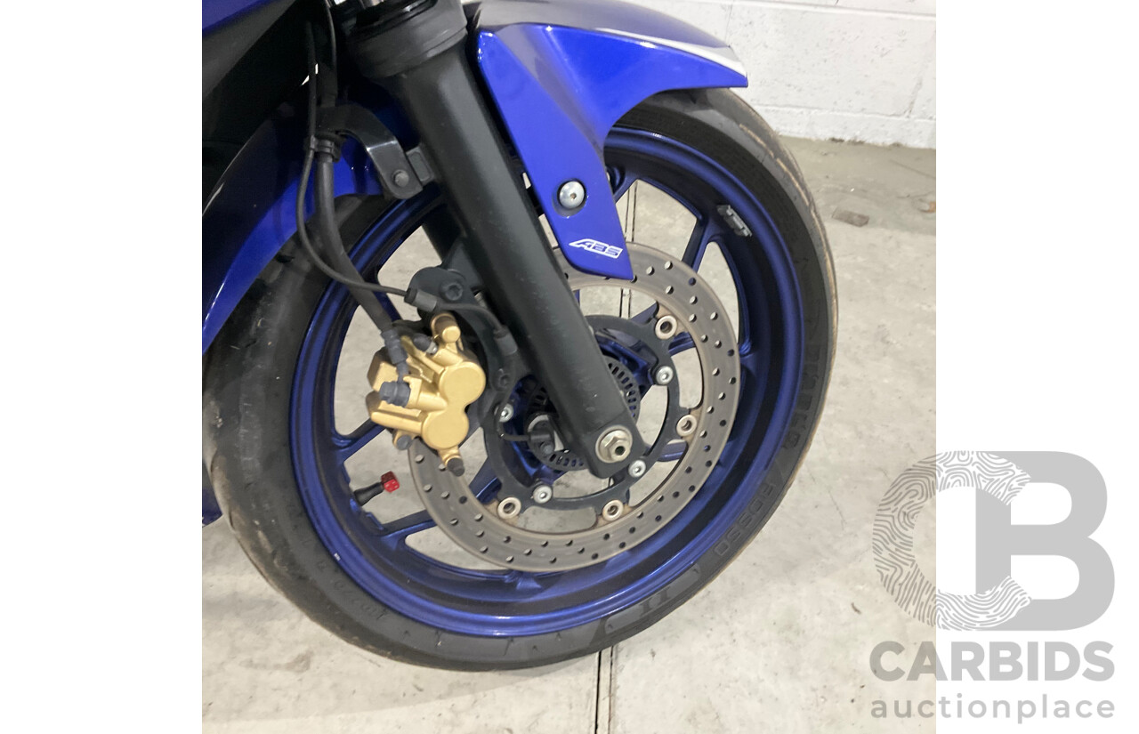 2016 YAMAHA YZF-R3 MOTOR CYCLE - BLUE