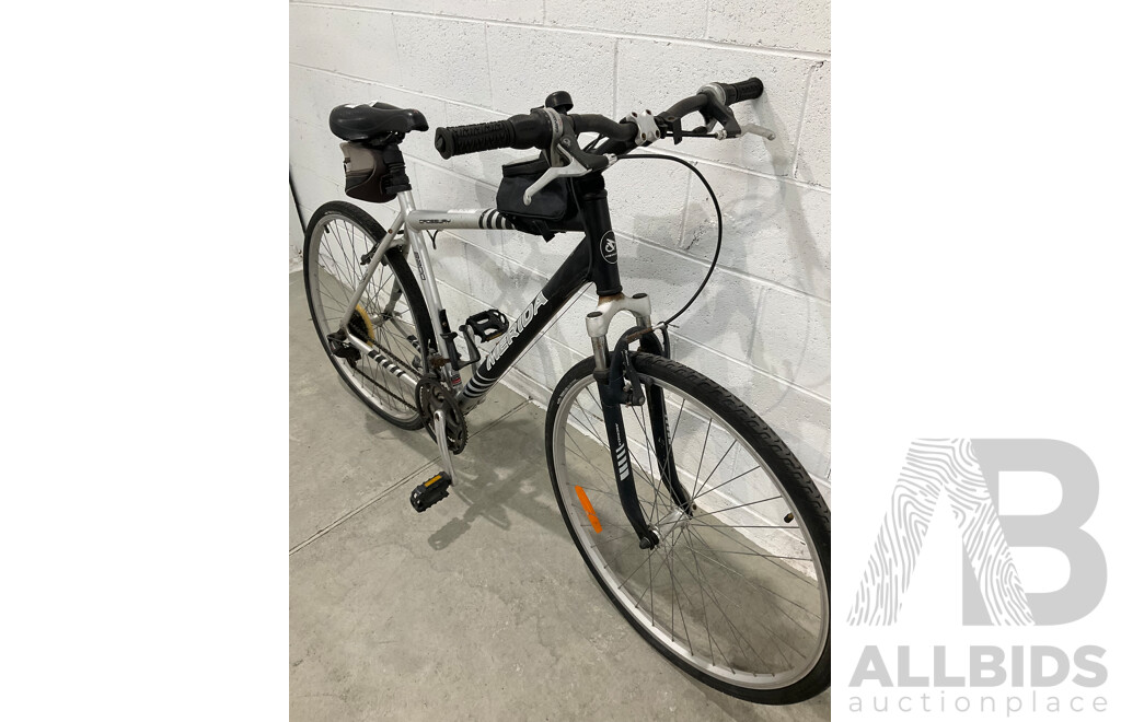 MERIDA Crossway 8200 Hybrid Bike