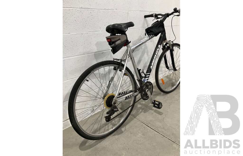 MERIDA Crossway 8200 Hybrid Bike