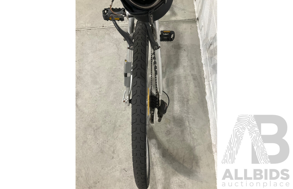 MERIDA Crossway 8200 Hybrid Bike