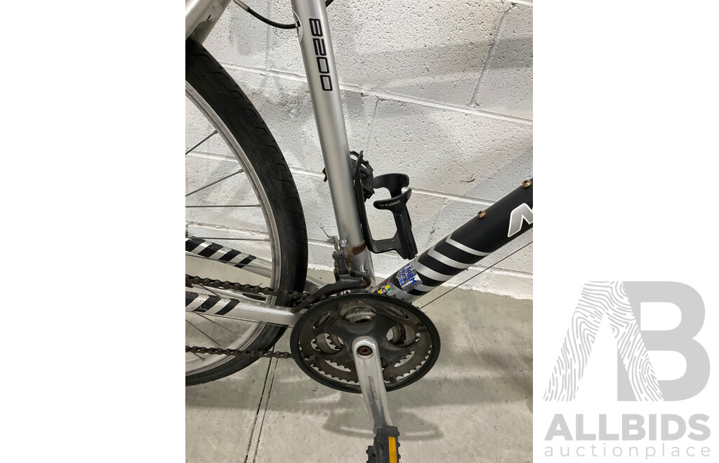 MERIDA Crossway 8200 Hybrid Bike