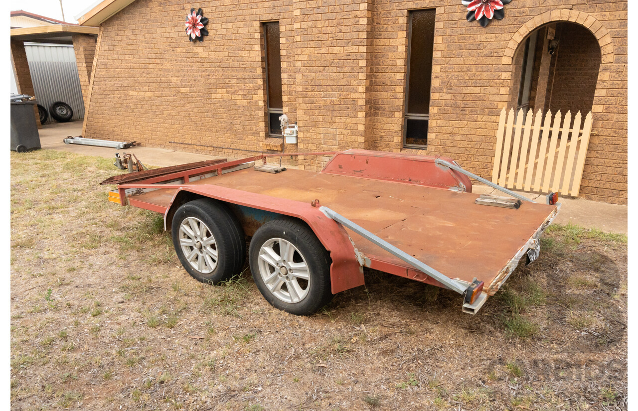 11/1996 Tuza Floats Car Trailer