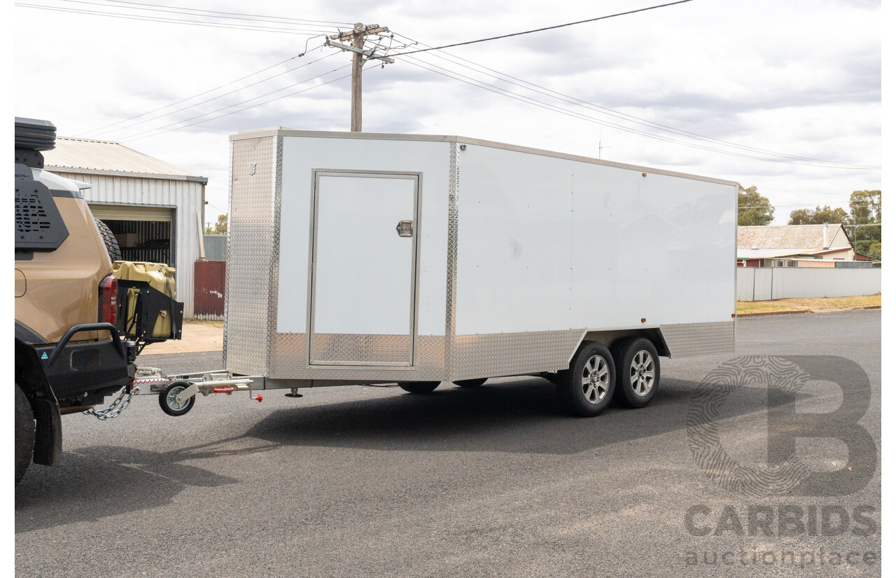 01/2014 All Star Metal Fabrication 'The Pig' Enclosed Vehicle Trailer with Electric Tailgate & Solar
