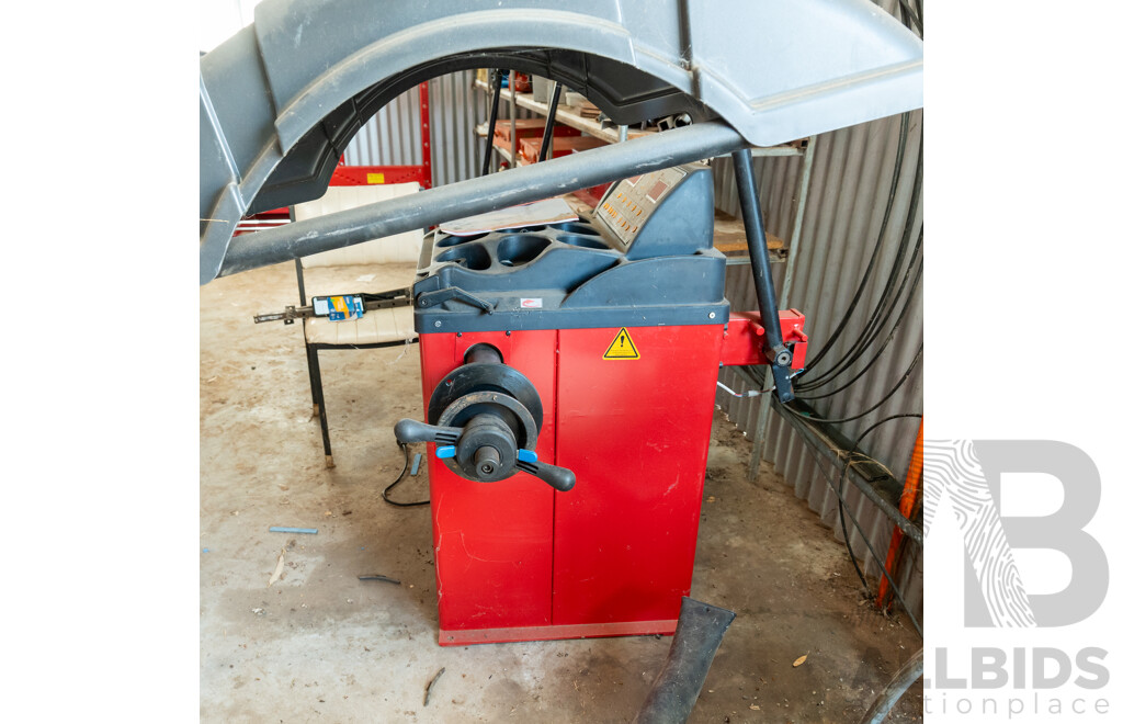 Wild Boar Equipment 240 Volt Wheel Balancer