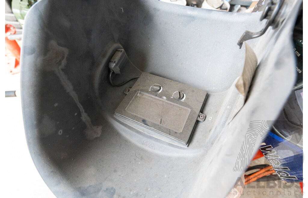 Nu World NW-S33S Automatic Welding Helmet in Box