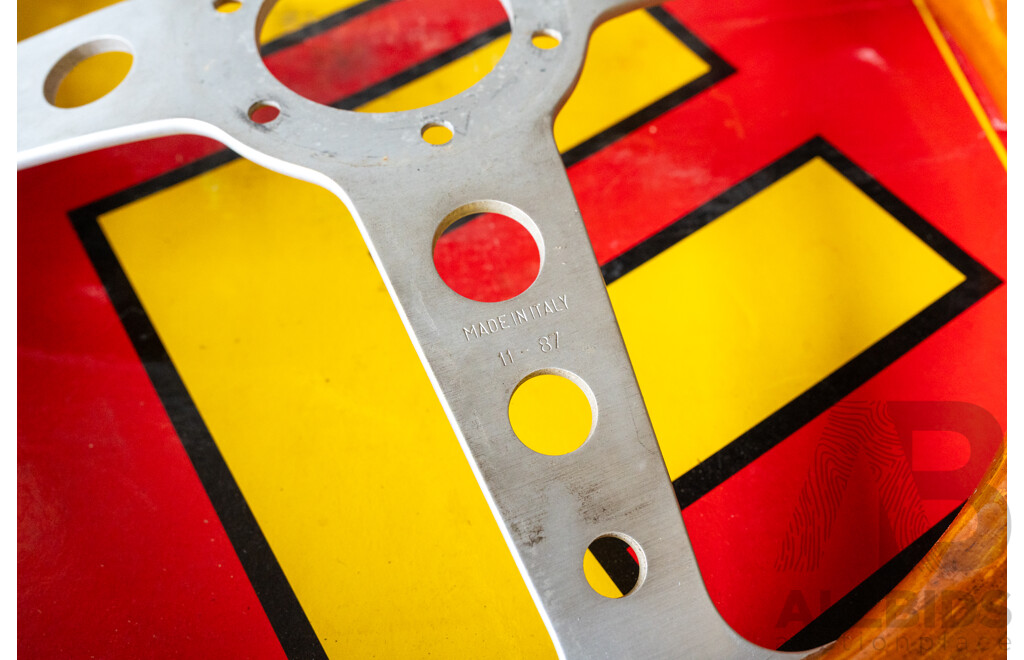 Boxed Momo Indy Heritage Elm Steering Wheel