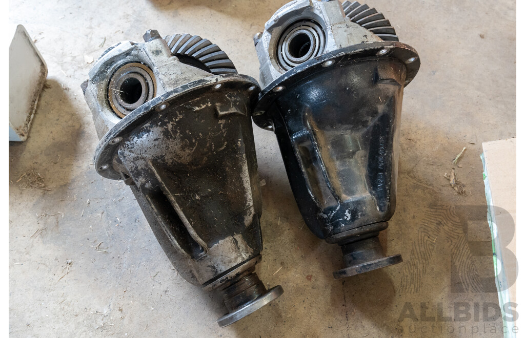 Pair of MG MGB Mowog Pumpkin Case Differential Housings