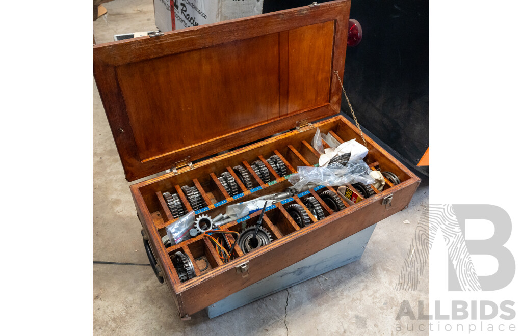 Fitted Case of Gear Box Gears