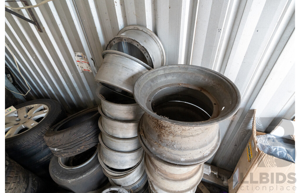 Assorted Multi Piece Wheel Barrels, Outer Lips and Wheel Centres and Assembled Wheels