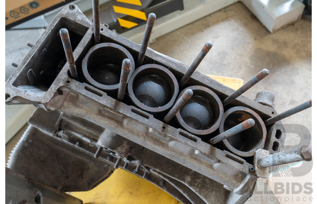 Alfa Romeo Engine Block and Partial Cylinder Head DOHC, Suits Wrennmax