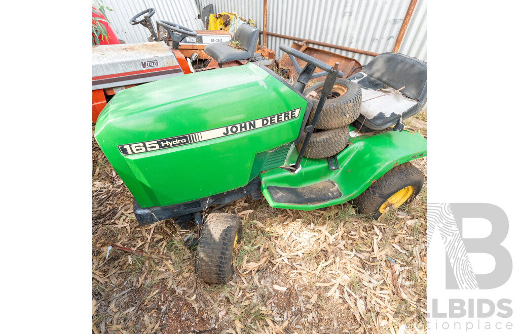John Deere 165 Hydro Ride on Mower