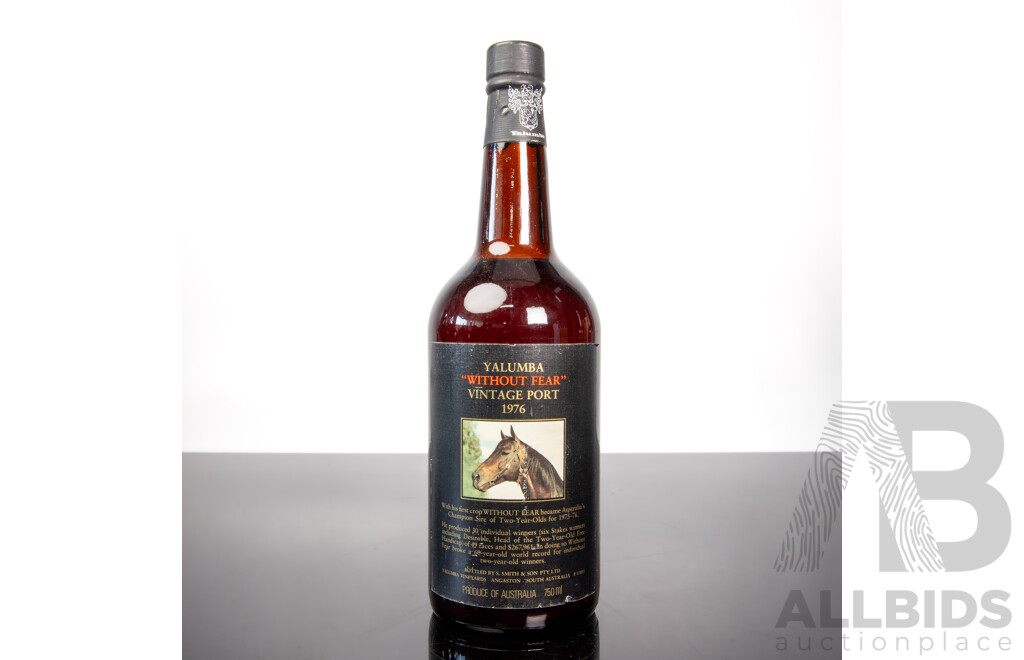 Set of Five Consecutive Yalumba Thoroughbred Series Vintage Port, 1976-1980 Togeather with Cased Mr Pickwicks Port