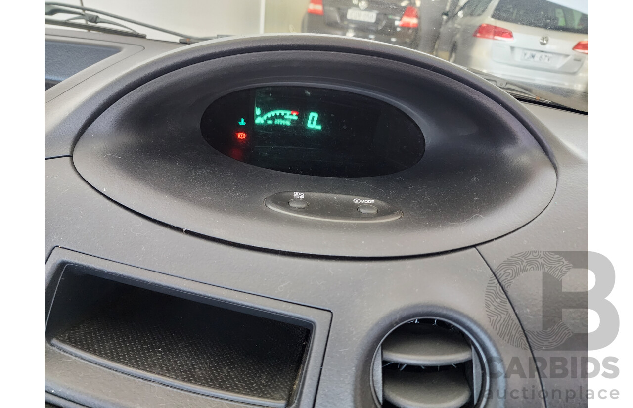 7/2004 Toyota Echo  NCP10R 3d Hatchback White 1.3L