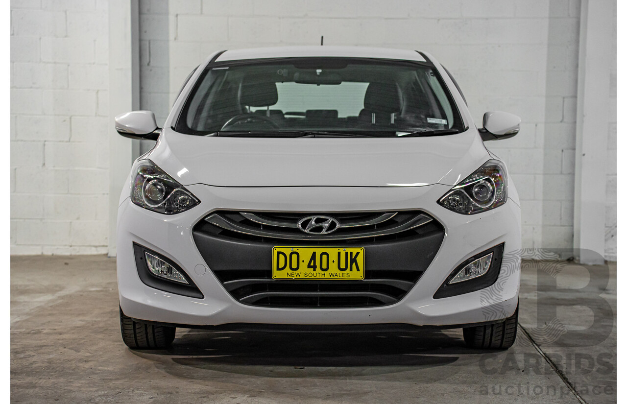 2/2015 Hyundai i30 SE GD MY14 5d Hatchback Creamy White 1.8L