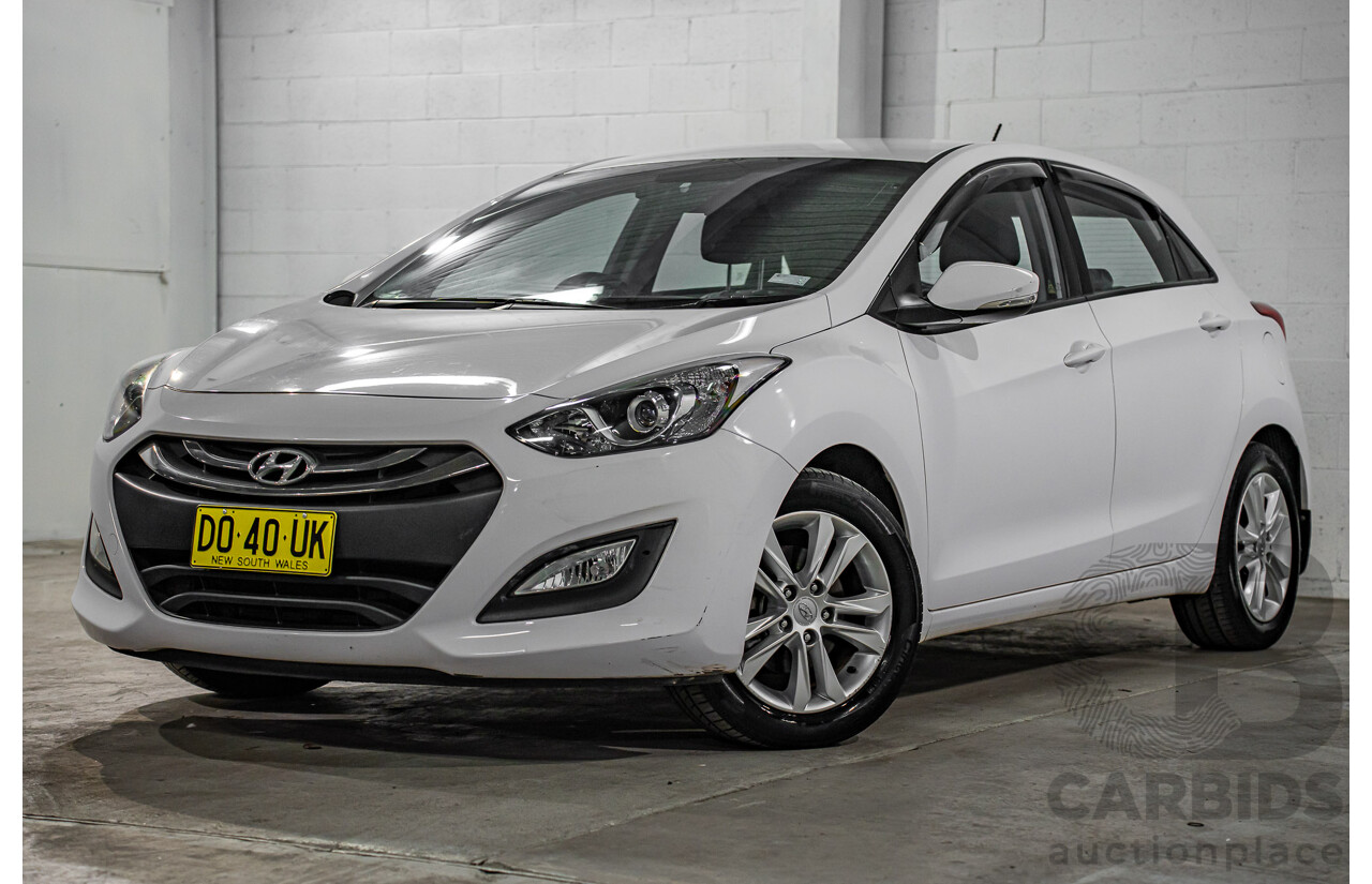 2/2015 Hyundai i30 SE GD MY14 5d Hatchback Creamy White 1.8L