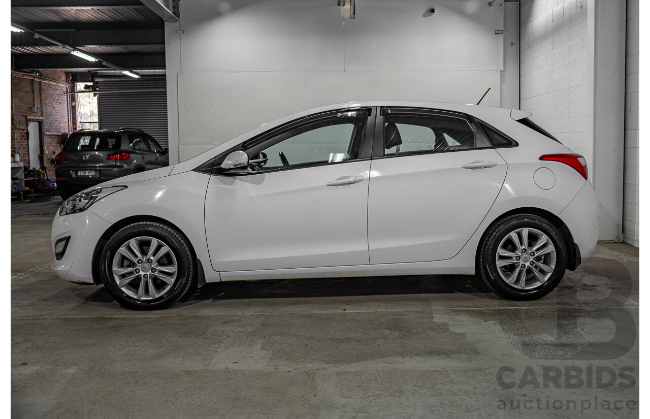 2/2015 Hyundai i30 SE GD MY14 5d Hatchback Creamy White 1.8L