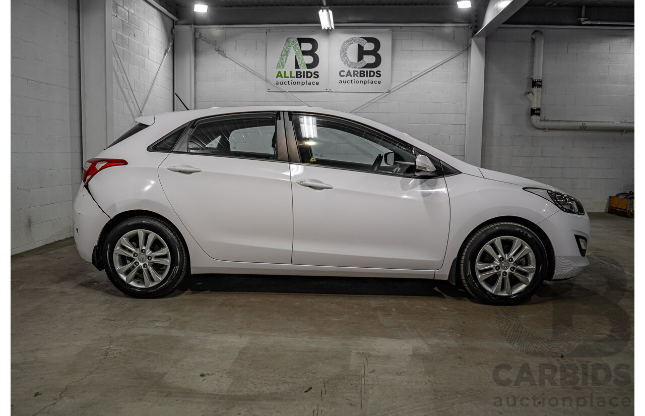 2/2015 Hyundai i30 SE GD MY14 5d Hatchback Creamy White 1.8L
