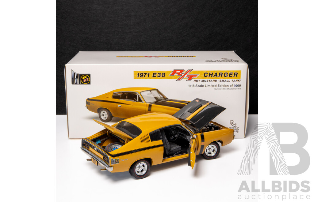 Classic Carlectables 1971 Chrysler E38 Charger R/T Small Tank Hot Mustard COA 554/1000 - 1:18 Scale Model Car