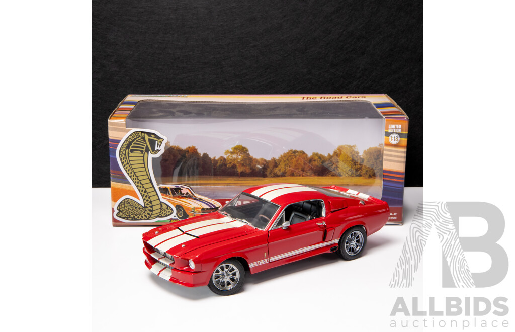 Greenlight 1967 Ford Shelby GT-500 Red / White - 1:18 Scale Model Car