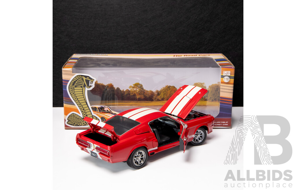 Greenlight 1967 Ford Shelby GT-500 Red / White - 1:18 Scale Model Car