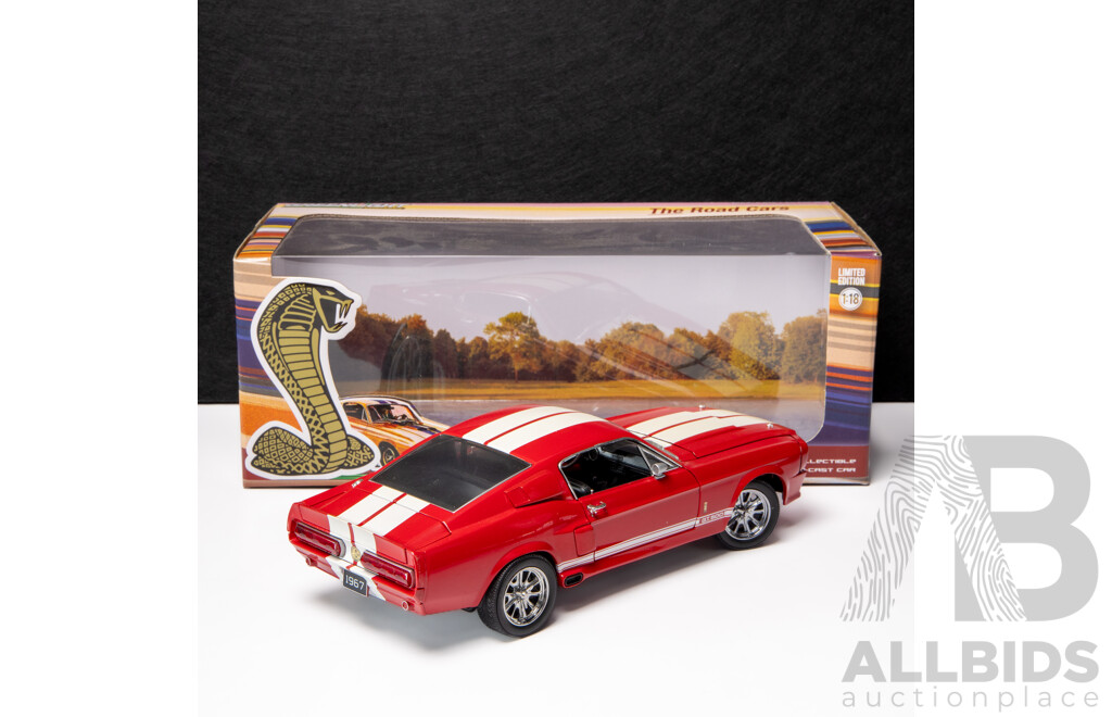 Greenlight 1967 Ford Shelby GT-500 Red / White - 1:18 Scale Model Car