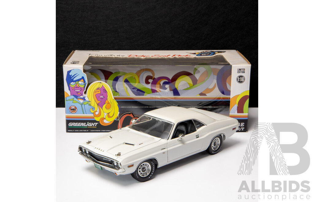 Greenlight 1970 Dodge Challenger R/T White - 1:18 Scale Model Car