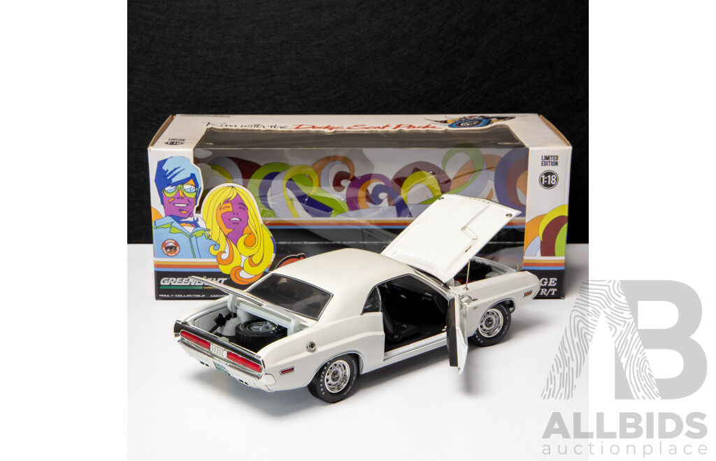 Greenlight 1970 Dodge Challenger R/T White - 1:18 Scale Model Car