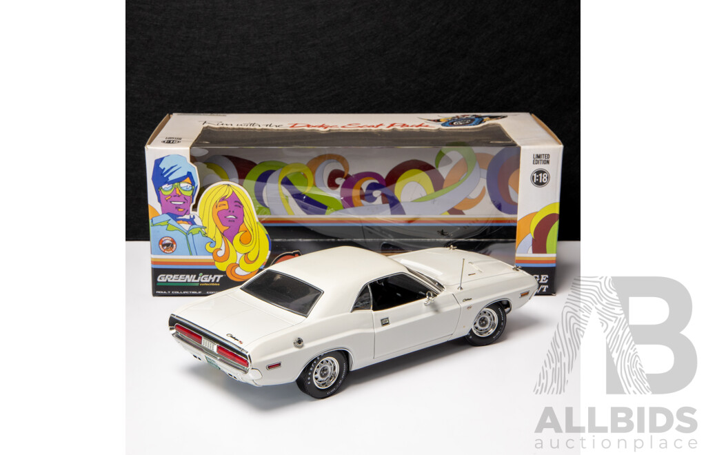 Greenlight 1970 Dodge Challenger R/T White - 1:18 Scale Model Car