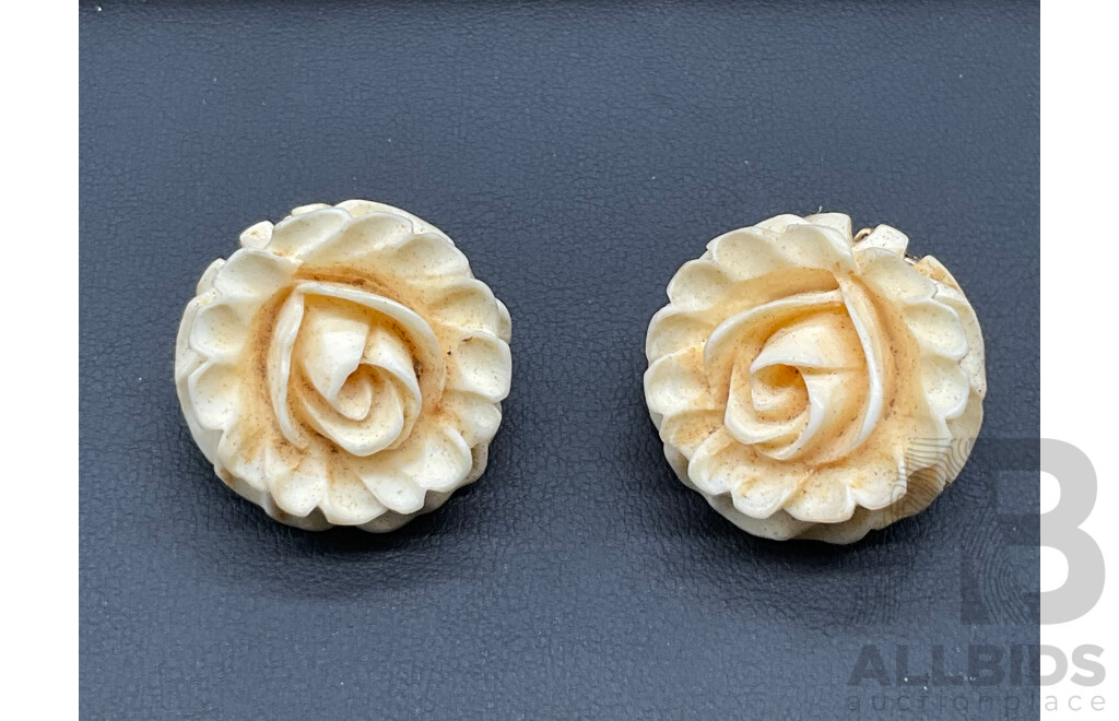 Collection of Vintage Carved Bone Jewellery, Including Pendants, Bracelets, Earrings and Brooch - Lot of 7