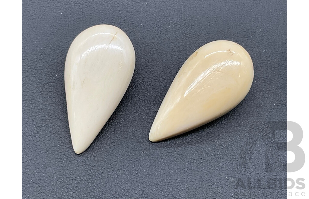 Collection of Vintage Carved Bone Jewellery, Including Pendants, Bracelets, Earrings and Brooch - Lot of 7