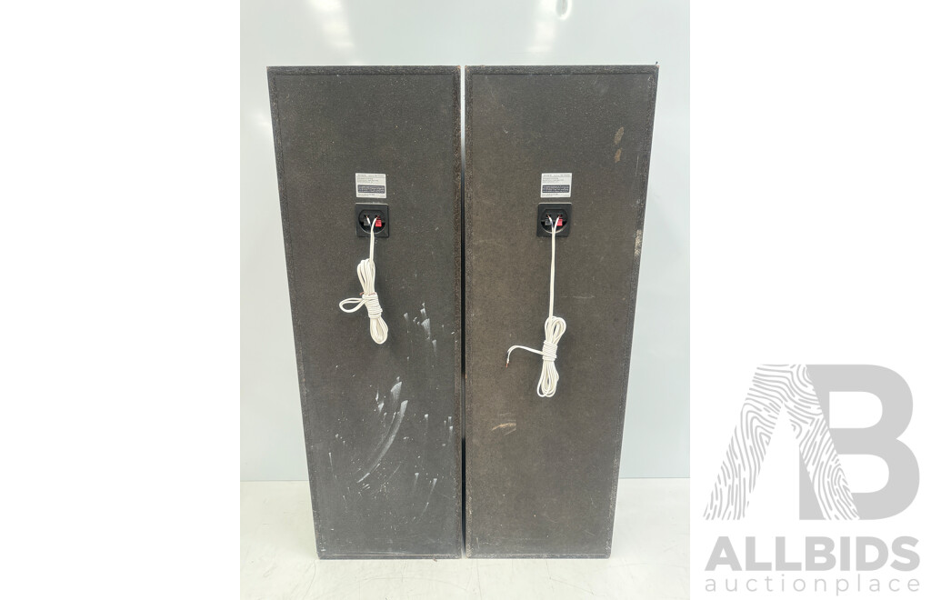 Yamaha HTR-3065 5.1-channel AV Receiver - 2x Sony SS-T552AV 3 Way Speakers