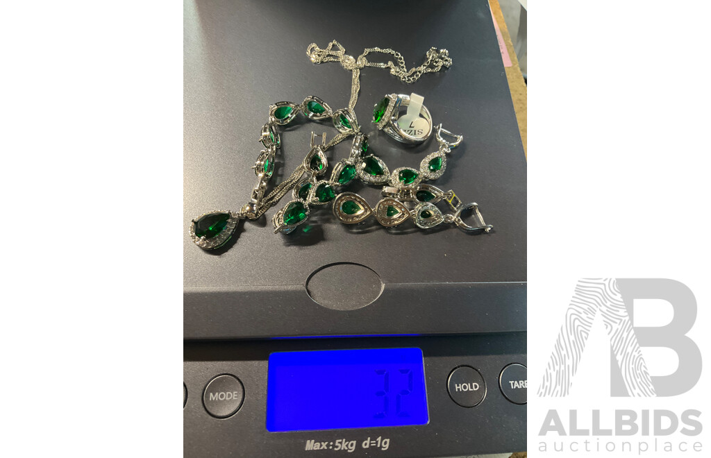 Green Tone Necklace, Bracelet, Ring & Earring Set