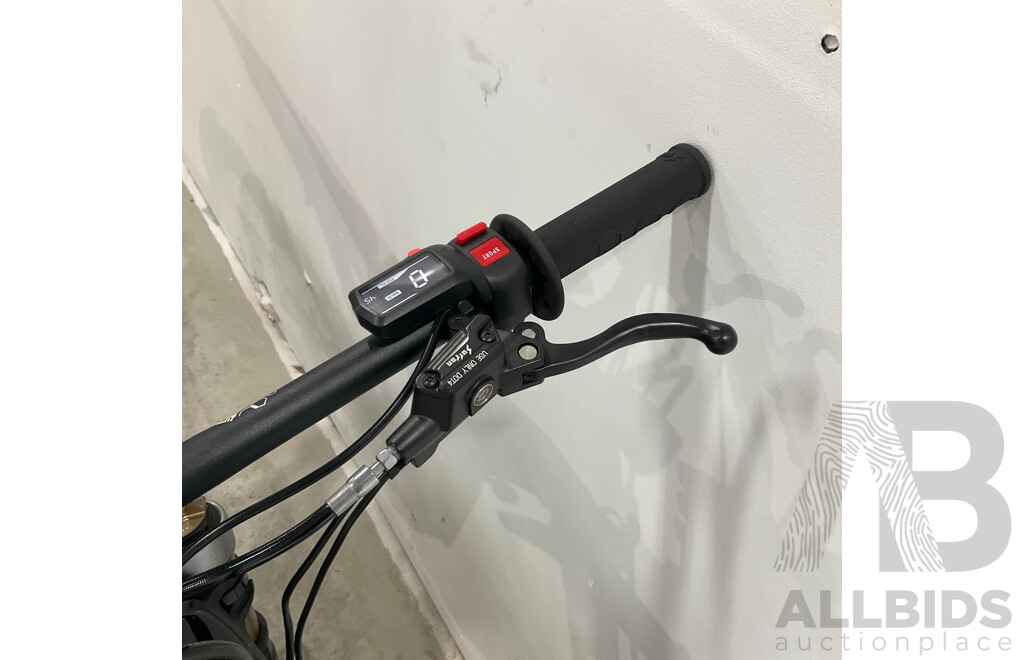 2025 Surron Light Bee X Electric Dirt Bike ( Black & Yellow )