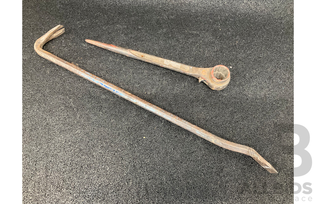 Wrecking Bar (75cm) and Ratchet Wrench (35cm)- Lot of 2