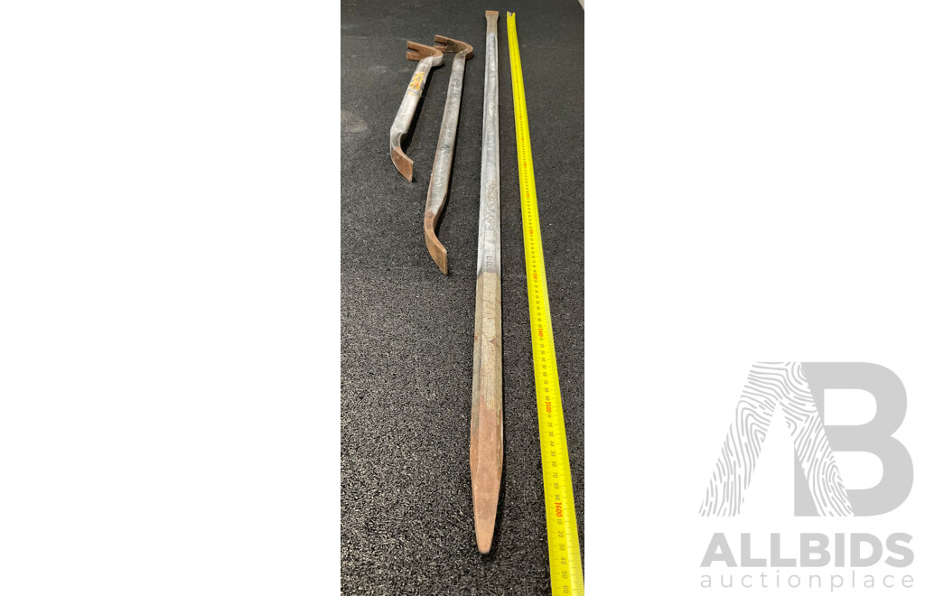 Wrecking Bar (94cm and 63cm) and Crow Bar (164cm)- Lot of 3