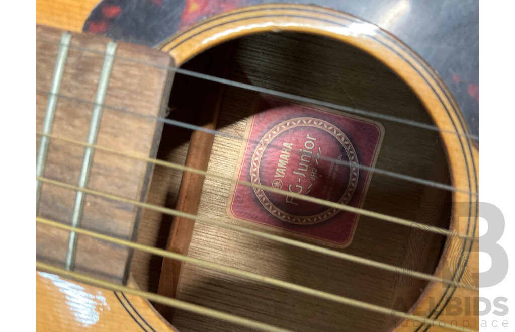 YAMAHA JR2 Acoustic Quitar with Case