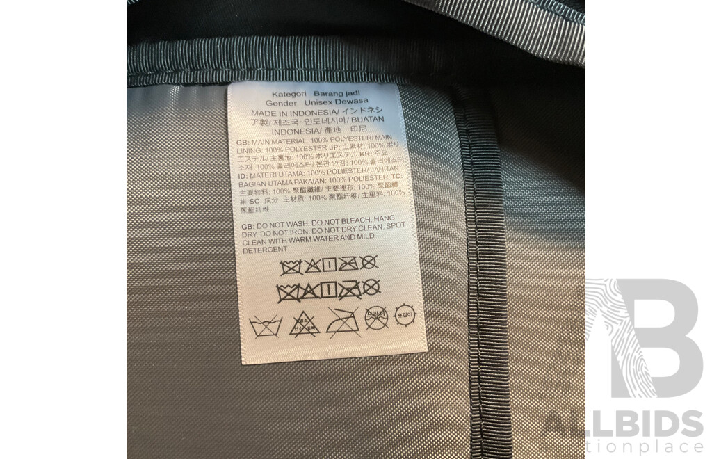 OAKLEY Carry Bag & the North Face Backpack