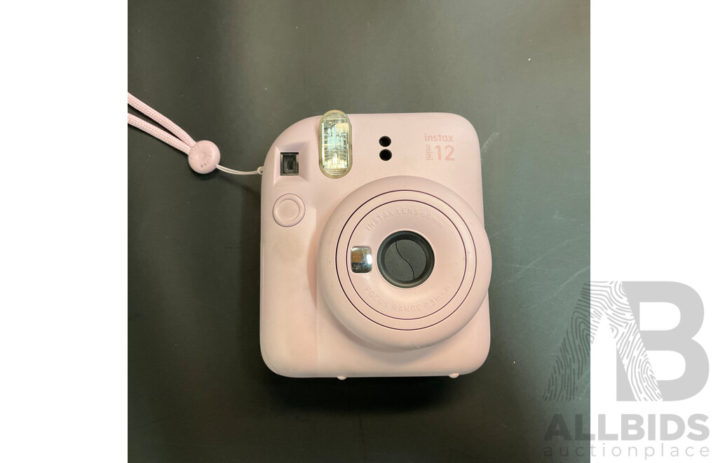 Instax Mini 12  & STAR WARS Activity Book & Dare to Dream Light Box