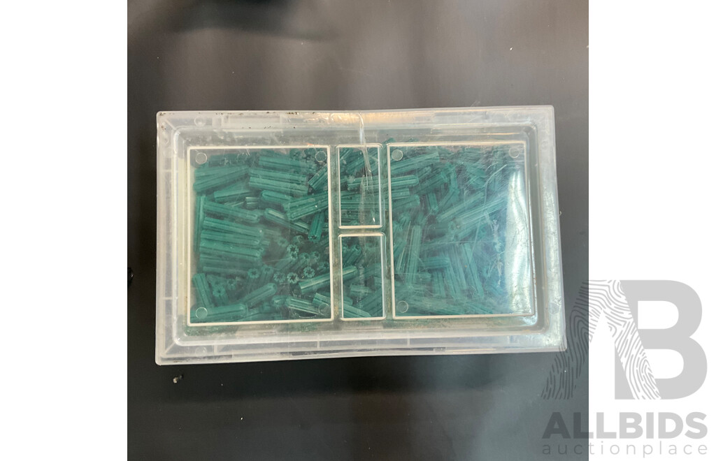 Ford Ranger Seat Covers & ANKO Mop Replacement Sponge &  Box of Green Wall Plugs