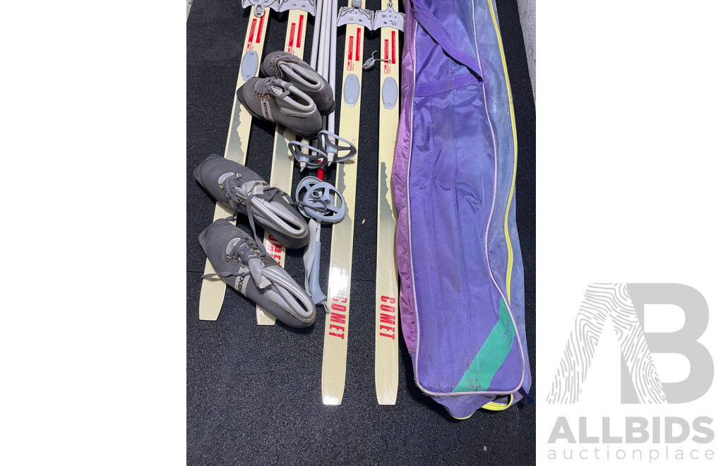Vintage PELTONEN Comet Cross-country Skis, Poles and Boots and SALOMON Ski Bag