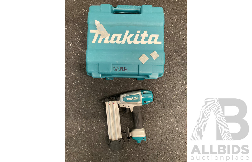 MAKITA Pneumatic 18Ga Brad Nailer (AF506)