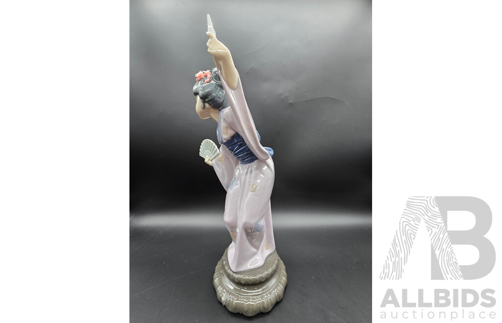 Lladro Japonesita Abanico Geisha Figurine – Model 4991